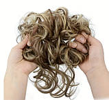 Резинка-шиньйон для волосся – пшеничний блонд обʼємний пучок з пасмами, фото 2