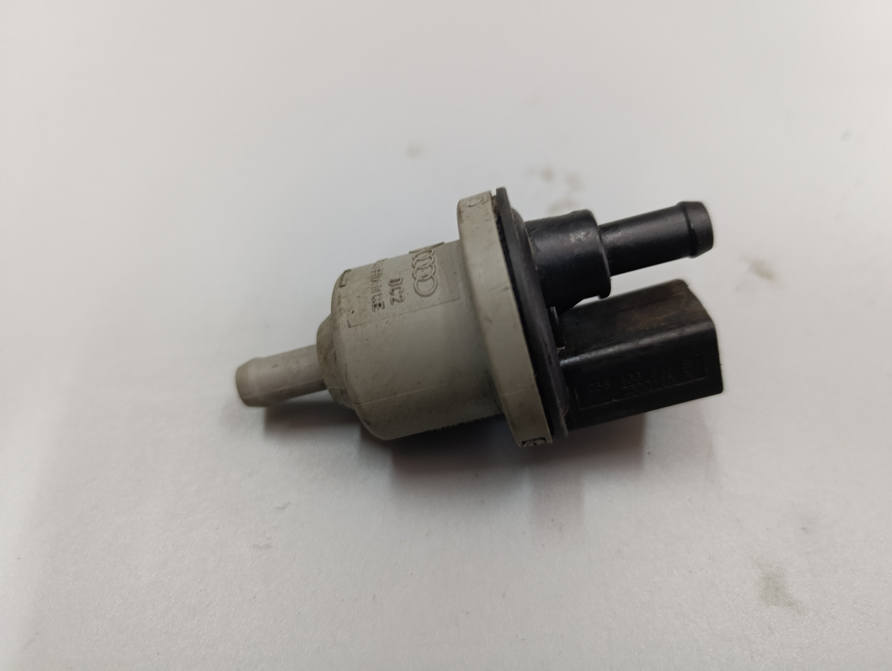 Skoda VW Seat Клапан вентиляції паливного бака 058133517B