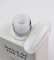 Гель-лак для нігтів NAILSOFTHEDAY Coconut молочно-білий із золотою поталлю, 10 мл