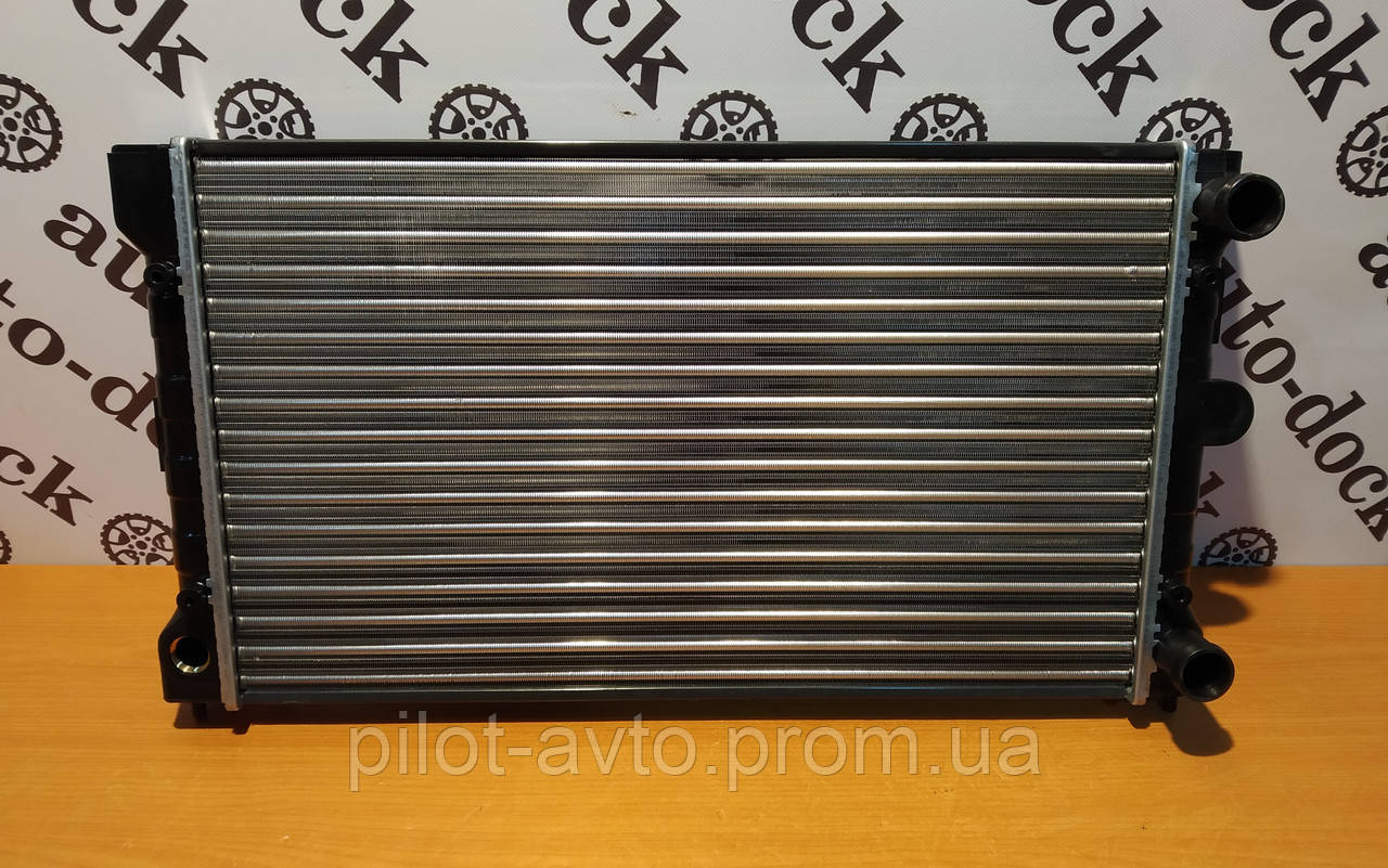 Радіатор Охолодження 525мм Фольксваген Пассат Б3 Б4 VW Passat B3 B4 LKQ 353121253AC