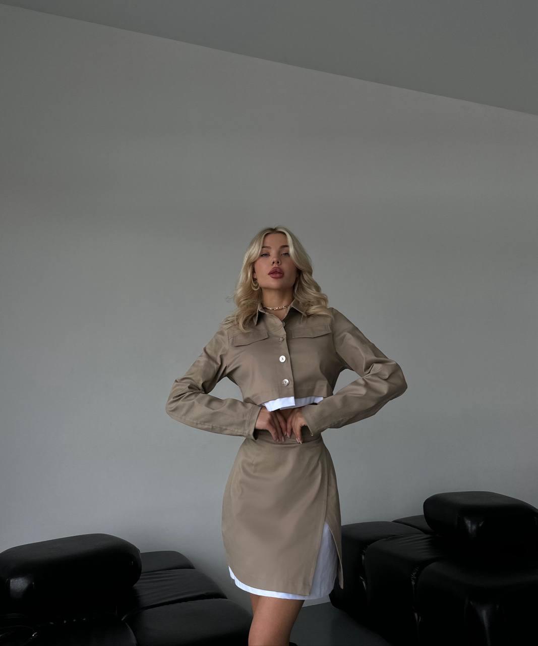 Розкішний та елегантний жіночий костюм бежевого кольору, фото 1