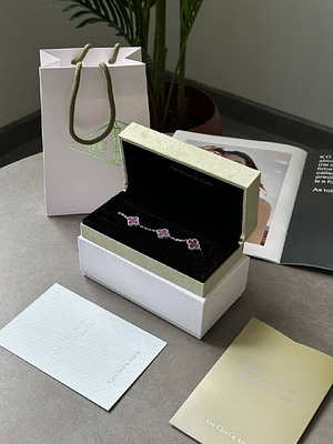 Аксесуари та прикраси Van Cleef & Arpels в Україні