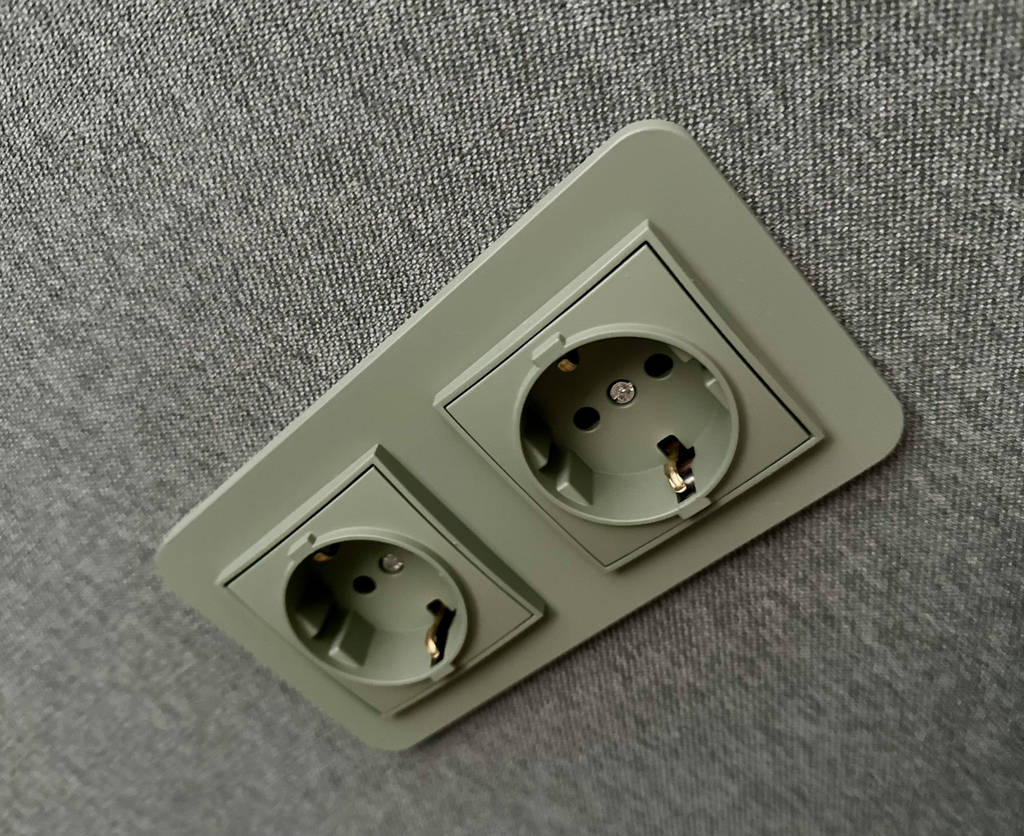 Розетка 1-на з з/к Karlik MINI 61MGP-1sp шавлія зі шторками захисними - фото покупців 1