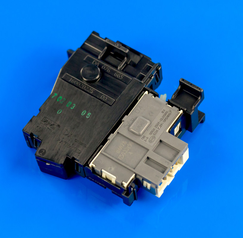 Замок (УБЛ) для пральної машини Indesit C00111494