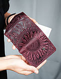Маленький жіночий гаманець з тисненням Соняхи бордовий Марсала, фото 3