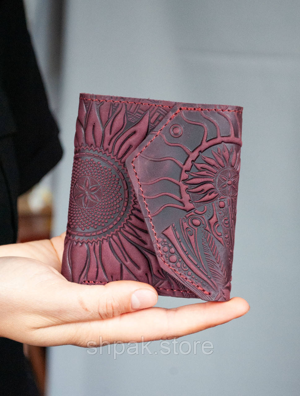 Маленький жіночий гаманець з тисненням Соняхи бордовий Марсала, фото 1