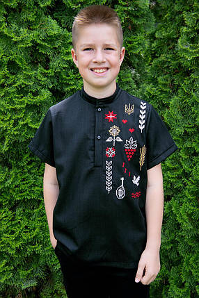 Чорна вишиванка для хлопчика з патріотичною вишивкою короткий рукав 110–164 сучасна сорочка, фото 1