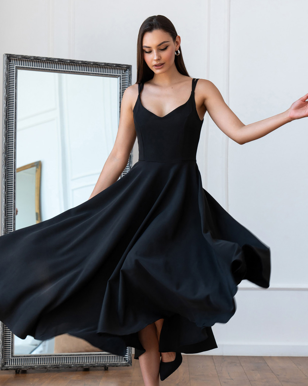 Шикарне вечірнє довге плаття на тонких бретелях Regina, класичне, чорне, фото 1