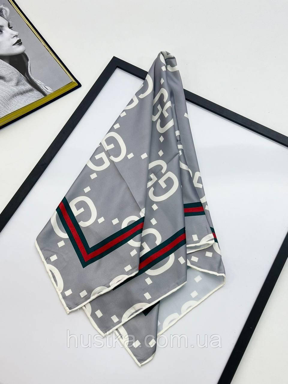 Шовкова брендова хустка Gucci 90*90 см сірий ручна обробка краю