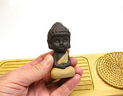 Чайна фігурка маленький Будда 8.5 см х 4.5 см фіолетова глина, ручна робота