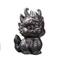 Чайна фігурка веселий дракончик 10 см х 6.5 см фіолетова глина, ручна робота темно-коричневий