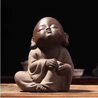 Чайна фігурка маленький ченців 9 см х 6.8 см фіолетова глина, ручна робота коричневий пісочний