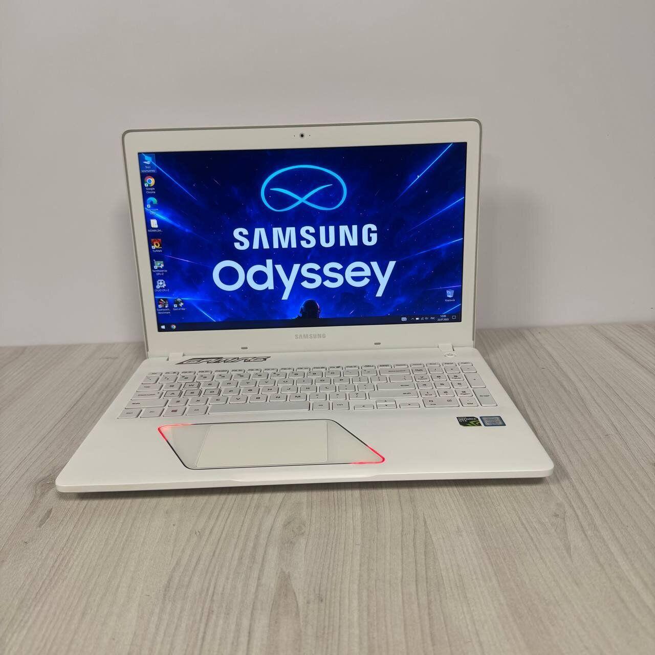 Б/в Ігровий ноутбук Samsung Odyssey NP800G5H-X02US White 15.6" 1920x1080| i7-7700HQ| 8GB RAM| 256GB SSD NVMe| GTX 1050 4GB