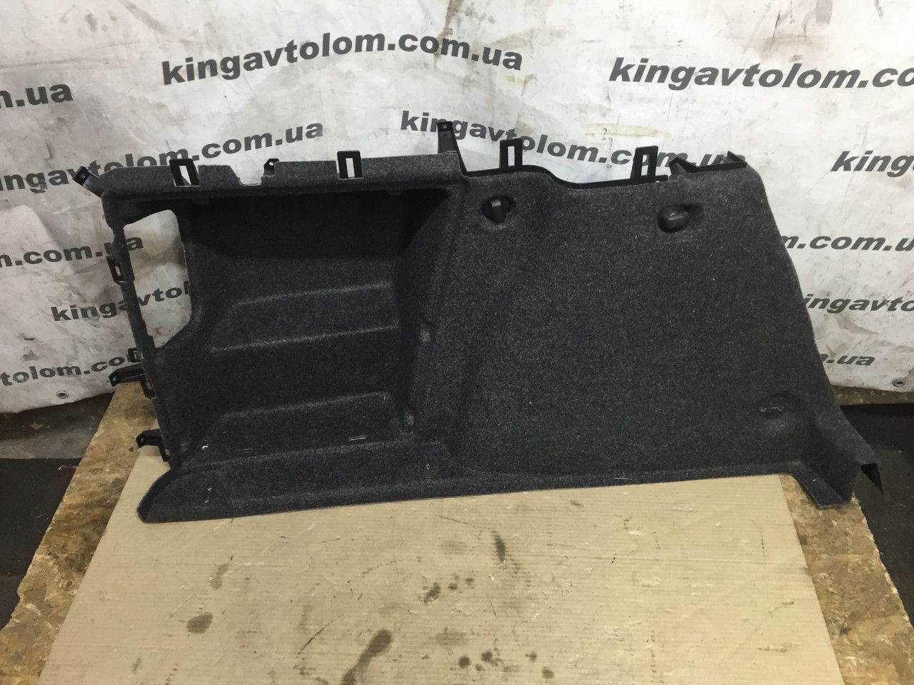 Обшивка багажника бокова ліва Skoda Octavia A5 1Z9867427M, фото 1