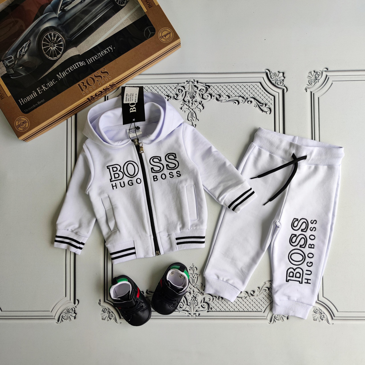 Дитячий білий спортивний костюм з капюшоном Босс  для новонароджених