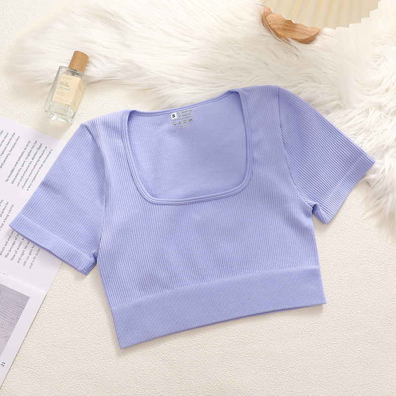 Щільний спортивний топ у рубчик з коротким рукавом