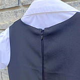 Чорний шкільний сарафан для дівчинки з рюшками внизу та завищеним поясом, фото 5