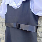 Чорний шкільний сарафан для дівчинки з рюшками внизу та завищеним поясом, фото 8