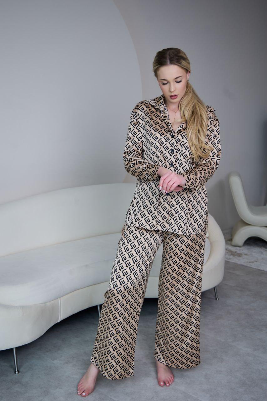 Піжама жіноча ШОВКОВА БРЮКИ ПАЛАЦО ТА СОРОЧКА S-3XL КАПУЧІНО FENDі 915, фото 1