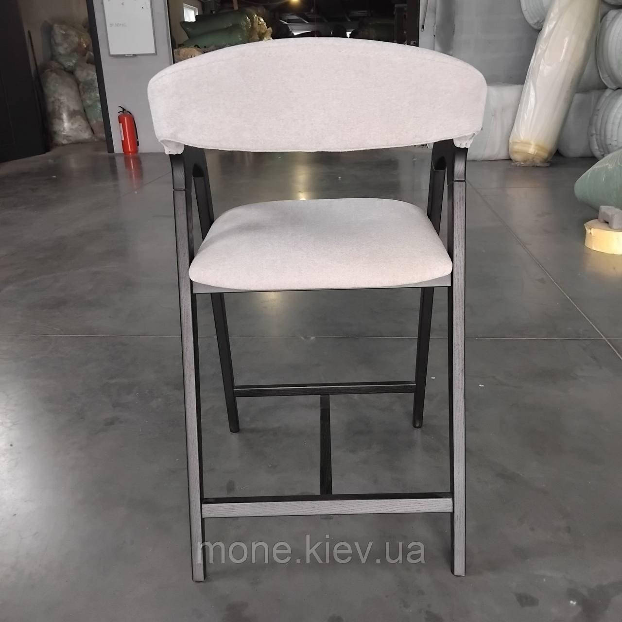 Барний стілець AREZZO на дерев'яному каркасі