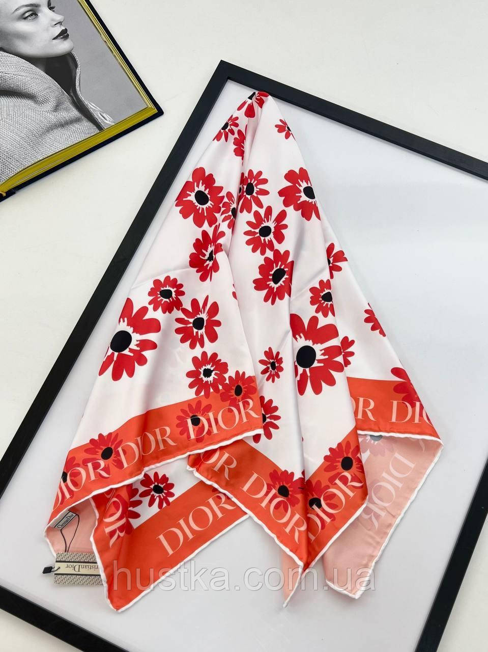 Шовкова брендова хустка Dior Ромашки 90*90 см білий/помаранчевий ручна обробка краю
