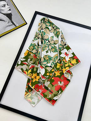 Шовкова брендова хустка Dolce Gabbana квіти 90*90 см оливкова ручна обробка краю, фото 2