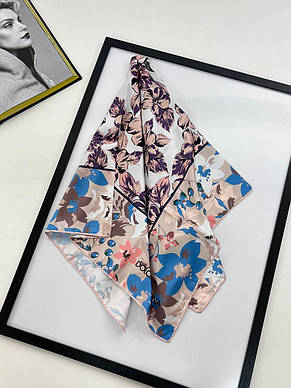 Шовкова брендова хустка Dolce Gabbana квіти 90*90 см бежева ручна обробка краю, фото 2