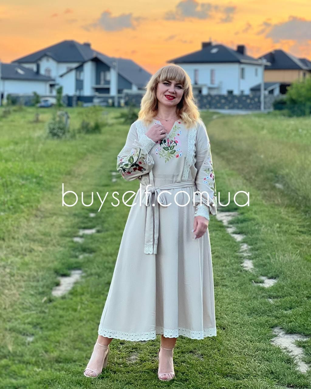 Жіноча сукня вишиванка з орнаментом "Квіти шипшини" світло-бежева, фото 1