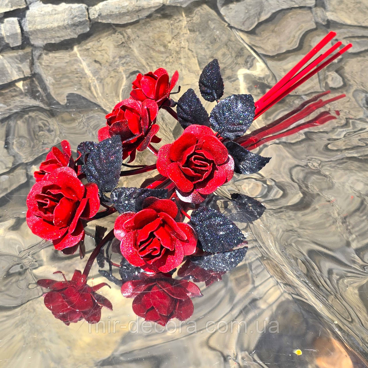 Букет ковавних троянд з 6 шт. на цвинтарі, букет кольорових троянд на цвинтарі, декораціях та ін.