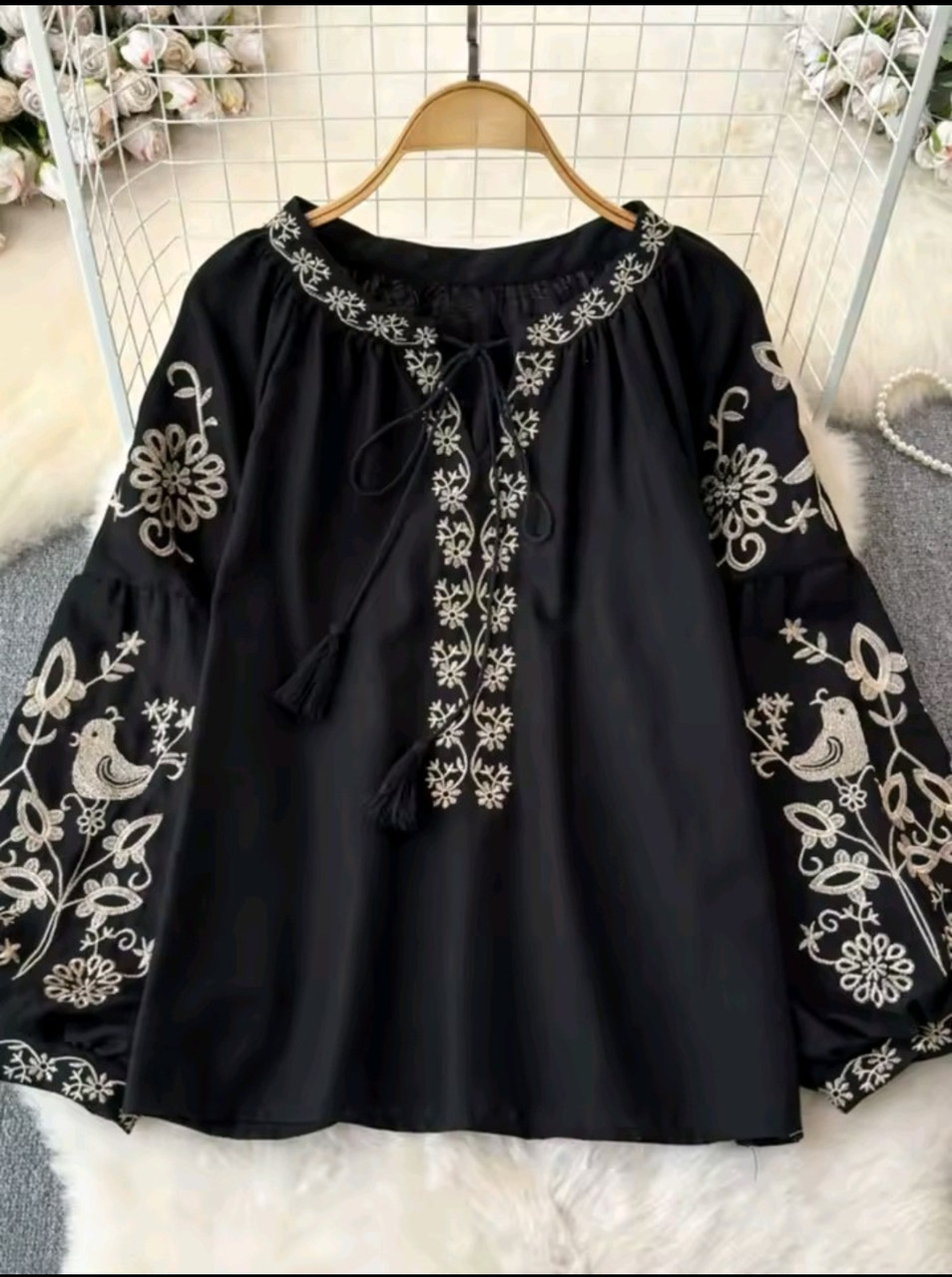 Чорна жіноча вишиванка з золотистою вишивкою бохо стиль onesize, фото 1