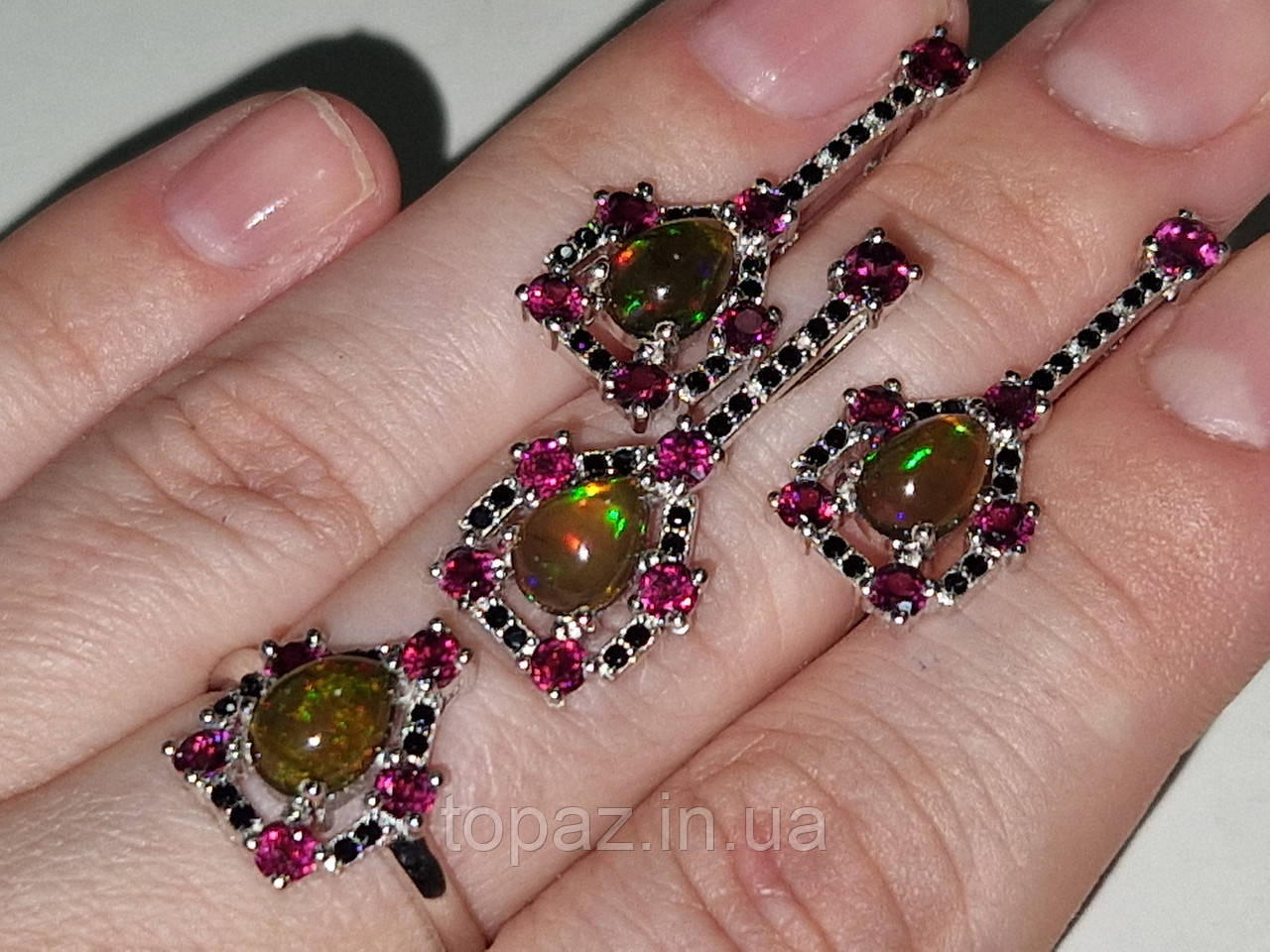 Комплект срібний 925 натуральний чорний вогняний опал, родоліт гранат, шпінель., фото 1