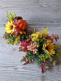Осіння композиція з гарбузом, квітами та ягодами., фото 10