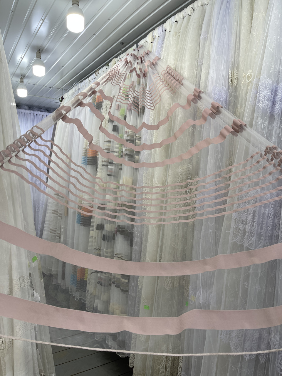 Якісний білий тюль з фатину з пудровими смужками на метраж, висота 2.8 м (ROWI-PUDRA+OGUOT), фото 1