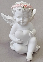 Ангелочок з білим сердечком