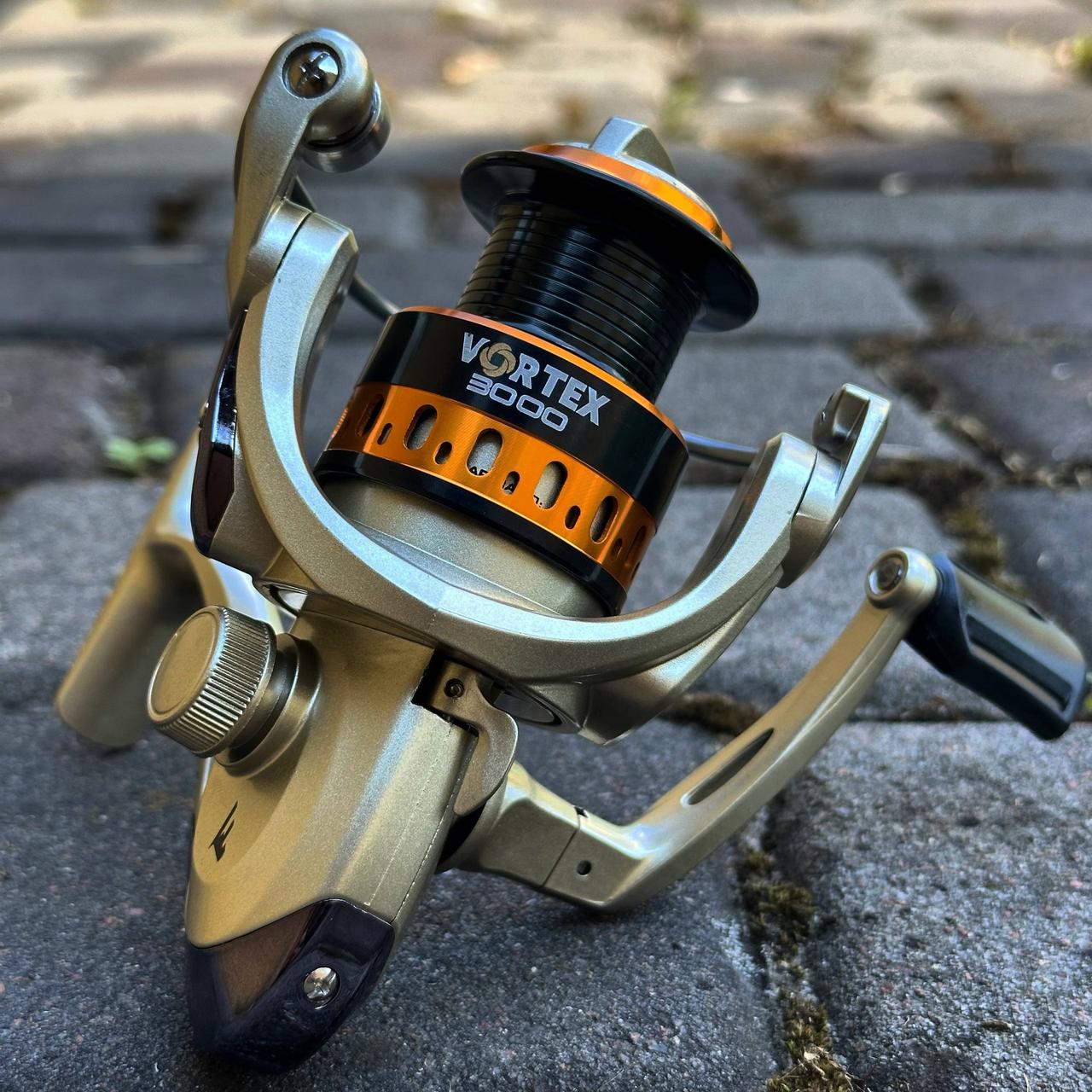 Спінінгова котушка Flagman Vortex 3000, легкий корпус, алюмінієва шпуля, 2+1 підшипник, передній фрикціон, фото 1