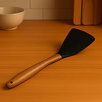 Лопатка силіконова кухонна для сковороди лопатка з силкону для кухні з дерев'яною ручкою для жарки 33 см