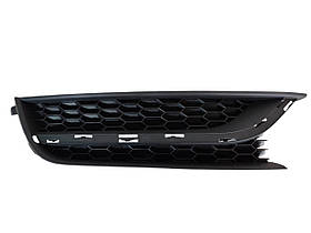 Решітка бампера без ПТФ права VW Passat 12-15 561853666C9B9