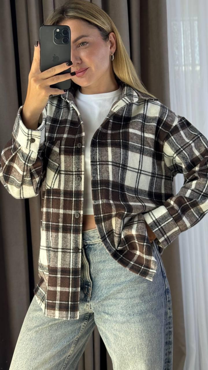 Вільна жіноча утеплена кашемірова сорочка в коричневу карту, фото 1