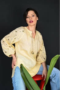 Вишита жіноча вишиванка персикова MKSMV171/201