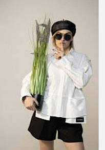 Сорочка жіноча біла з накладними кишенями Modna KAZKA MKKS305540-1