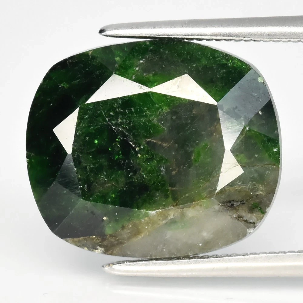 7.56 карат. Природний цаворит гранат