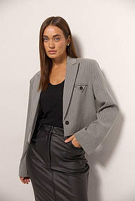 Укорочений жіночий жакет сірий в тонку смужку MKAR69226-3
