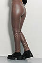 Жіночі коричневі лосини зі шкірозамінника зі швами по центру Modna KAZKA MKAR35005-1, фото 2