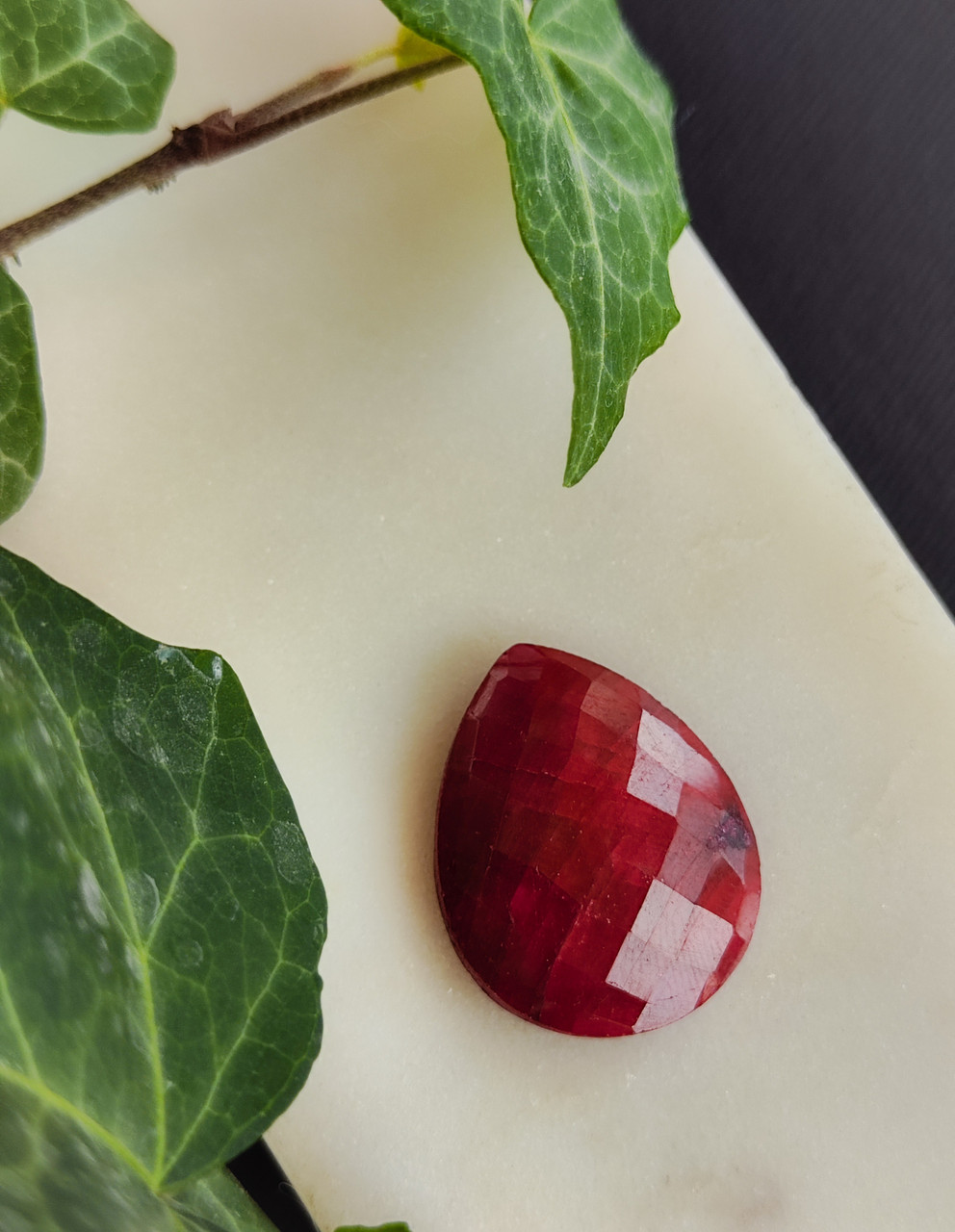 Рубін кабошон крапля. Камінь без оправи 25*20*6 мм. Кабошон з рубіну., фото 1