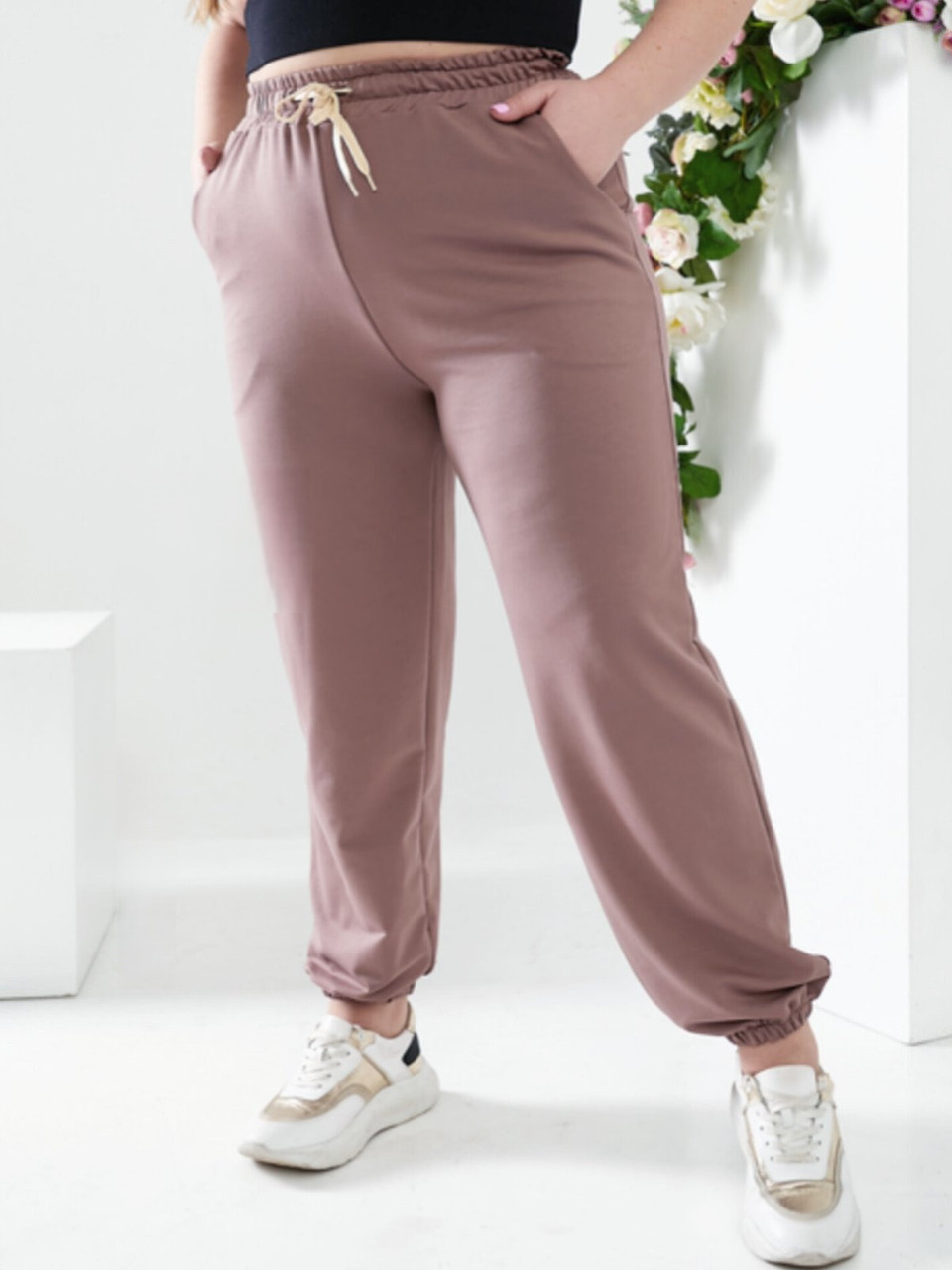 Спортивні жіночі штани з манжетами трикотажні демісезонні великих розмірів капучино