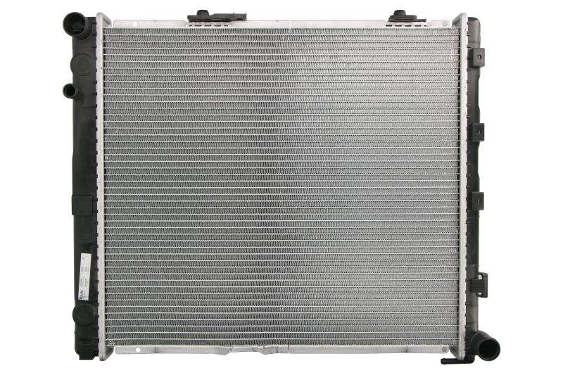 Радиатор охлаждения MERCEDES E-CLASS W 124 (84-) (пр-во Nissens). 62696A