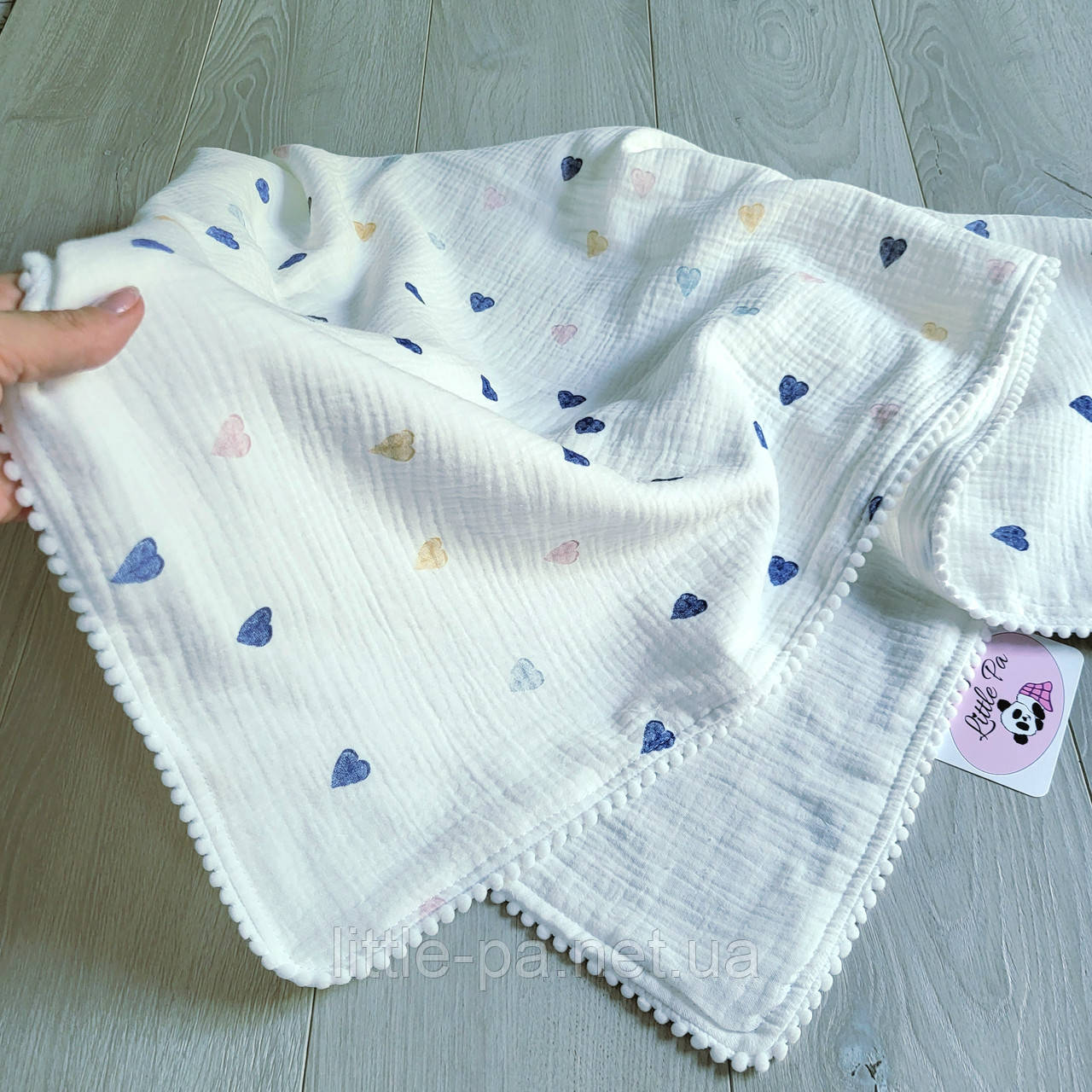 Мусліновий плед з помпонами "Кольорові серця"