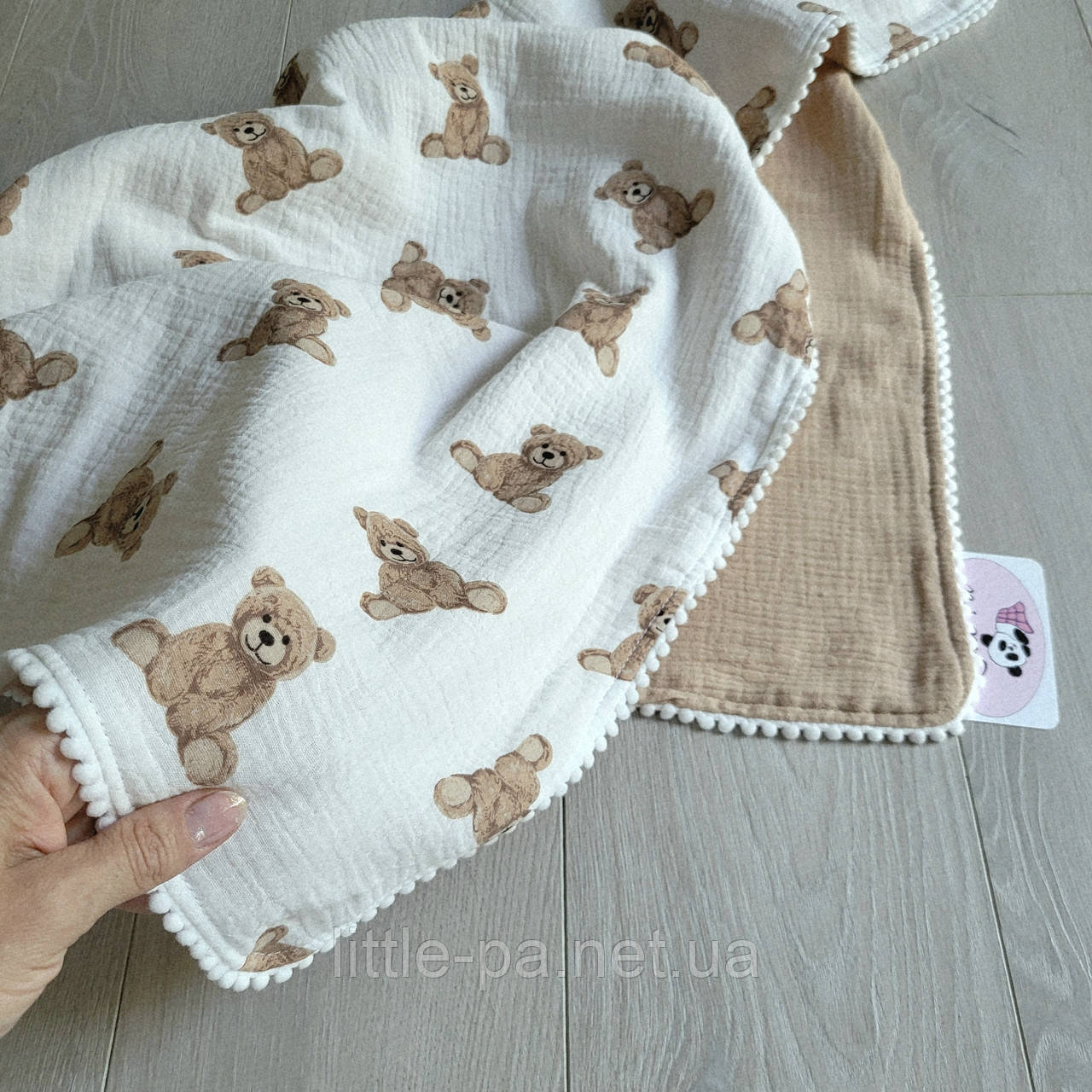 Мусліновий плед з помпонами "Ведмежата"