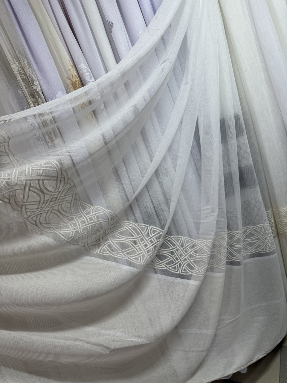 Тюль льон з вишивкою  заввишки 2,9 м.молочна
