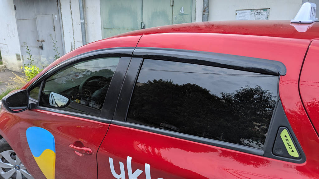 Дефлекторы окон (ветровики) Renault Zoe 2012- (Autoclover/Южная Корея) - фото покупателей 1